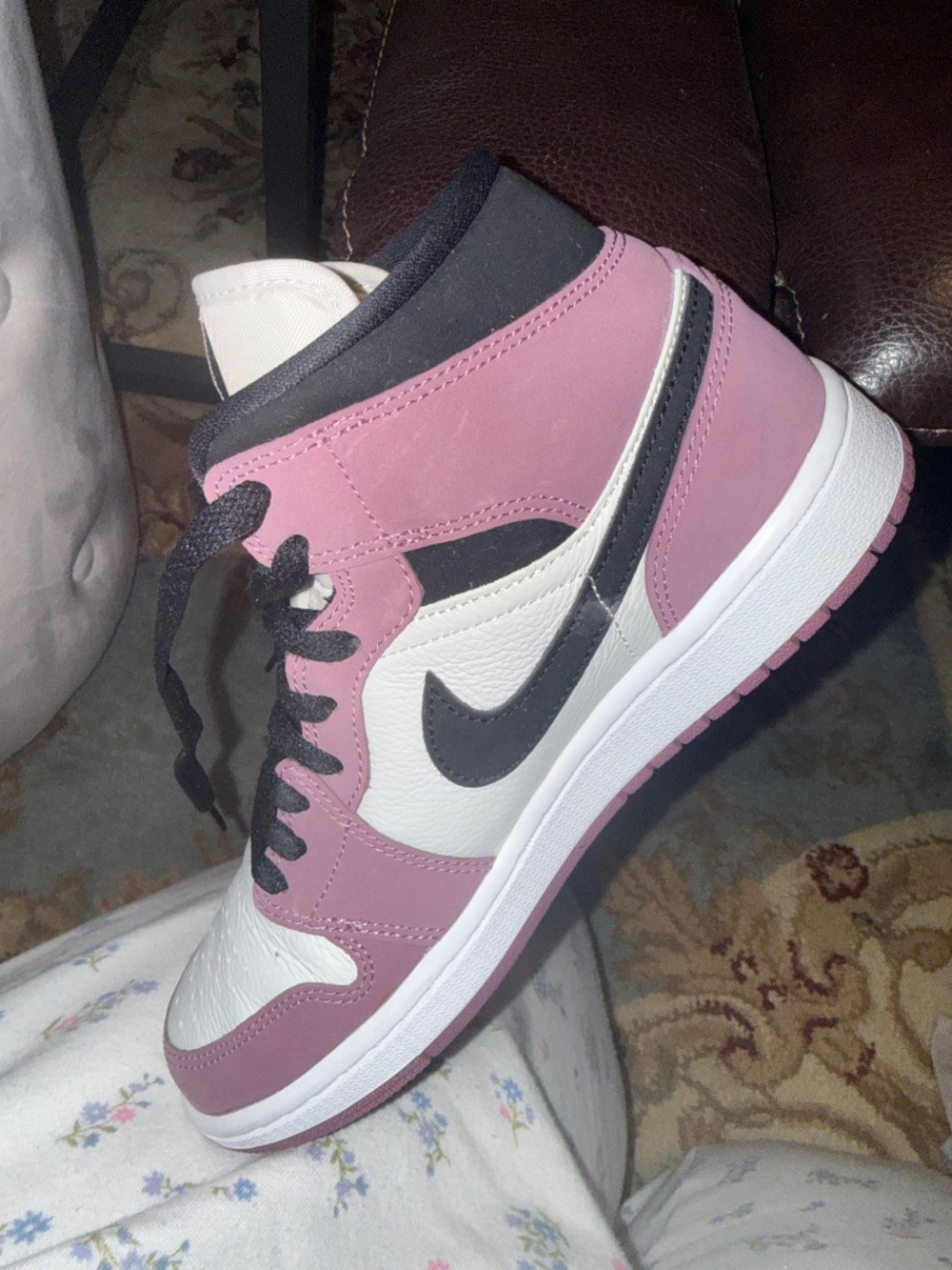Air Jordan 1 MID SE (Women’s) - Picture 10 of 13